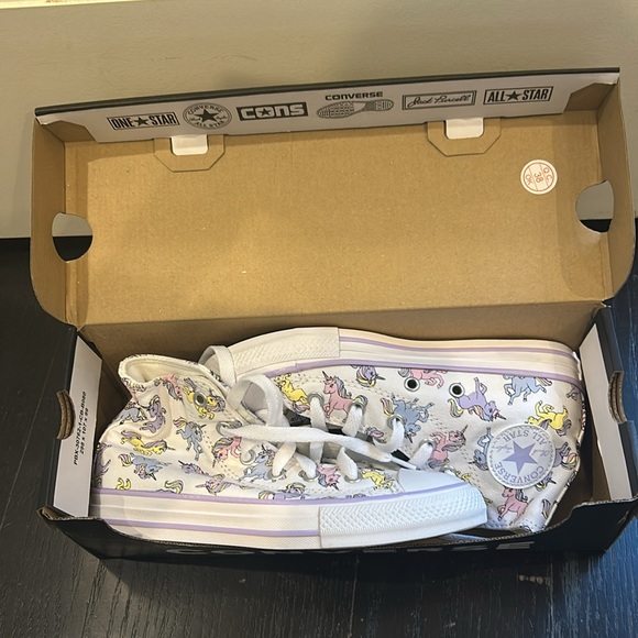 *NEW* Girls Converse Chuck Taylor, unicorn collection high tops - size 1 - Picture 2 of 11